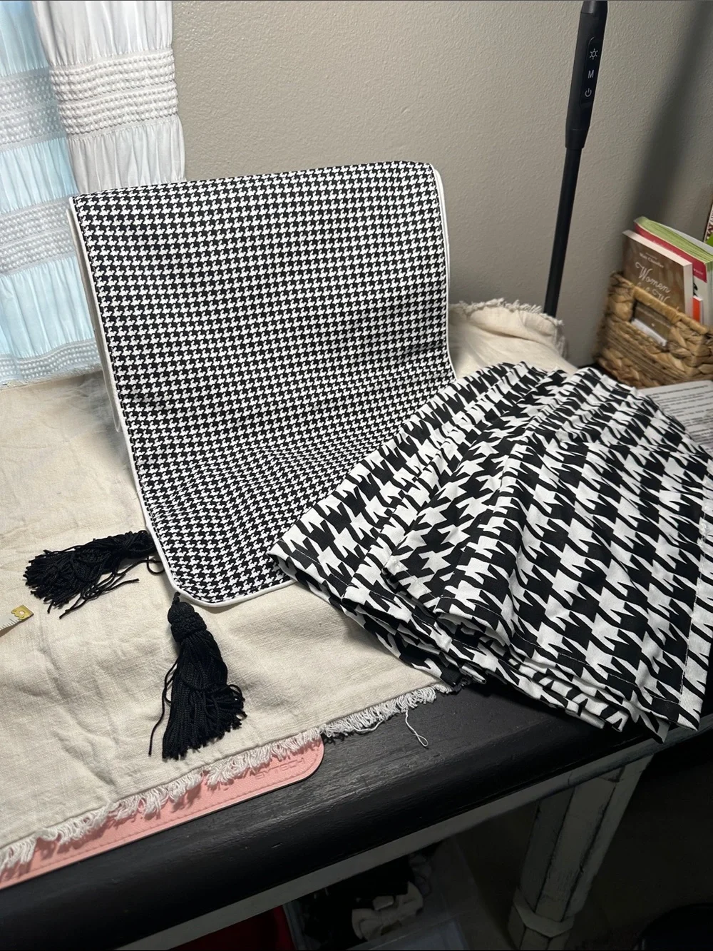 Black & white Houndstooth table Runner with Placemats.